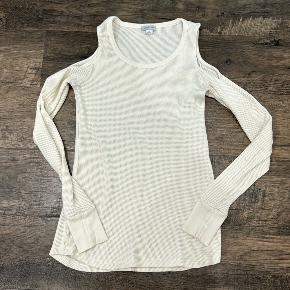 Chelsea Sky Off White Cut out shoulder long sleeve waffle shirt